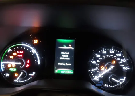 2021 Toyota Sienna Le z USA, uszkodzony, nr VIN 5TDKRKEC1MS029507